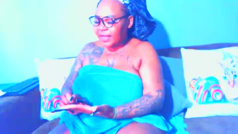 Snapshot of pearlblu38 chatting on March 5, 4:02 am Pearl online show from March 5, 4:02 am