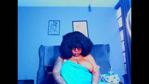 Snapshot of pearlblu38 chatting on October 11, 3:11 am Pearl online show from October 11, 3:11 am