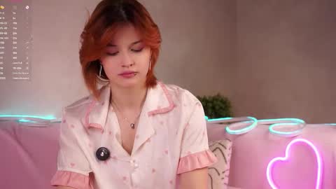 Snapshot of pebee chatting on October 7, 1:23 am Lily online show from October 7, 1:23 am