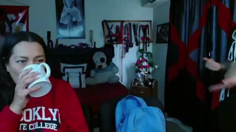 Penelope and my girlfriend Marilyn online show from June 25, 2:11 pm
