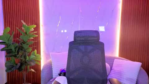 Penelope online show from December 5, 7:55 pm