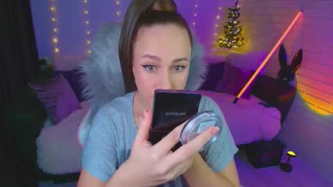 Dia  online show from December 21, 3:07 pm