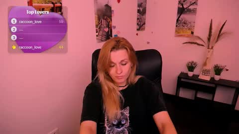 Snapshot of peppymia chatting on September 19, 5:00 am Mia online show from September 19, 5:00 am