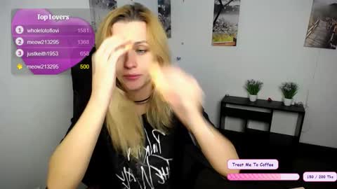 Snapshot of peppymia chatting on October 20, 6:18 am Mia online show from October 20, 6:18 am