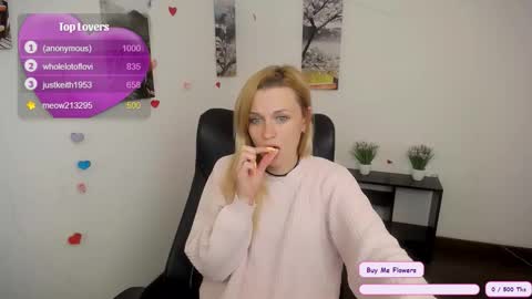 Snapshot of peppymia chatting on October 12, 7:12 am Mia online show from October 12, 7:12 am