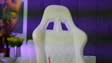 Dee online show from November 29, 4:47 pm