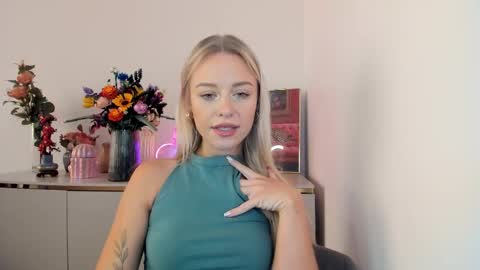 Snapshot of perfectxcindy chatting on September 24, 5:36 am Cindy online show from September 24, 5:36 am