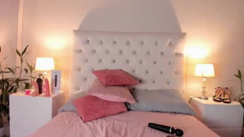 Snapshot of perla_giraldo chatting on October 15, 5:32 am PERLA online show from October 15, 5:32 am