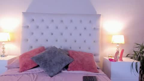 Snapshot of perla_giraldo chatting on September 25, 12:34 pm PERLA online show from September 25, 12:34 pm