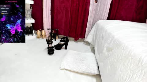 Perla Thompson online show from September 24, 8:26 pm