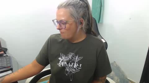 Snapshot of perlagoloza05 chatting on September 30, 4:45 am goloza online show from September 30, 4:45 am