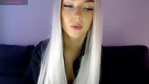 Snapshot of pervyblonde chatting on December 25, 11:22 am Isabella online show from December 25, 11:22 am