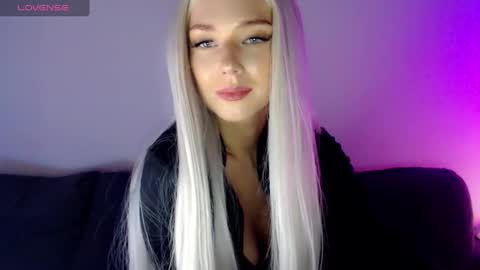 Snapshot of pervyblonde chatting on March 4, 11:19 am Isabella online show from March 4, 11:19 am