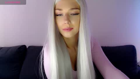 Snapshot of pervyblonde chatting on February 21, 1:00 pm Isabella online show from February 21, 1:00 pm