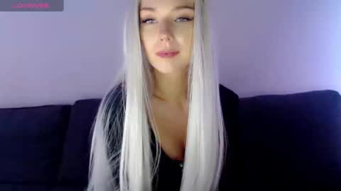 Snapshot of pervyblonde chatting on January 31, 1:23 pm Isabella online show from January 31, 1:23 pm