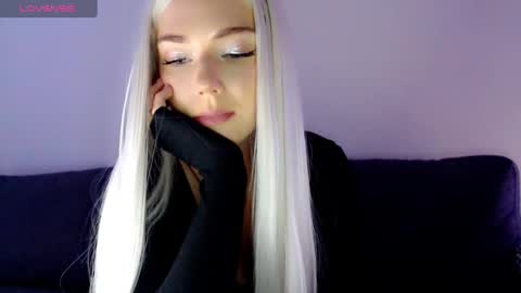 Snapshot of pervyblonde chatting on December 31, 11:42 am Isabella online show from December 31, 11:42 am