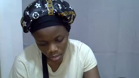 Snapshot of petite_melan chatting on September 28, 11:58 pm petite_melan online show from September 28, 11:58 pm