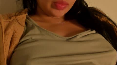 Snapshot of petitgirl_ chatting on October 9, 2:17 am J A S S online show from October 9, 2:17 am