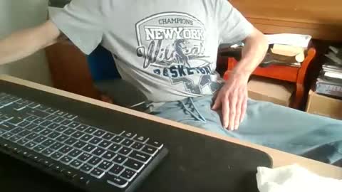 Snapshot of petitwilly chatting on October 23, 10:50 am petitwilly online show from October 23, 10:50 am