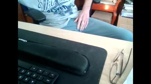 Snapshot of petitwilly chatting on September 22, 7:34 am petitwilly online show from September 22, 7:34 am
