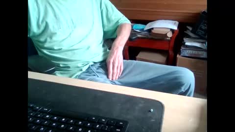 Snapshot of petitwilly chatting on October 1, 9:19 am petitwilly online show from October 1, 9:19 am