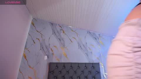 Pettit Courtny online show from February 8, 10:40 pm