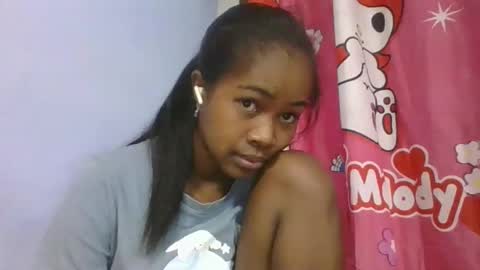 phania185885 online show from June 5, 7:03 am