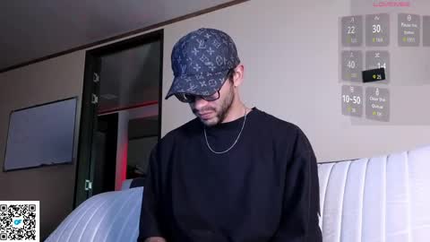 phantom_bigger1 online show from March 25, 9:32 pm