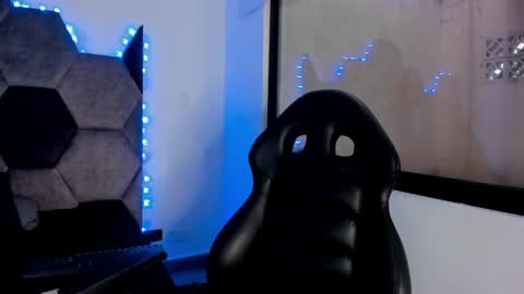 philip_miller_ online show from March 11, 8:31 pm