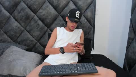 philip_miller_ online show from February 4, 4:29 pm