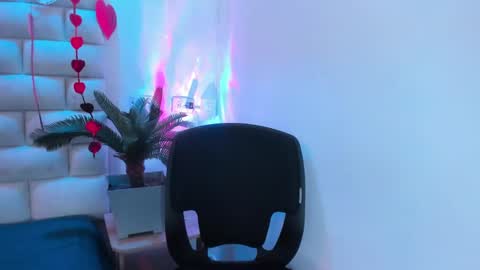 philip_miller_ online show from February 16, 11:38 am