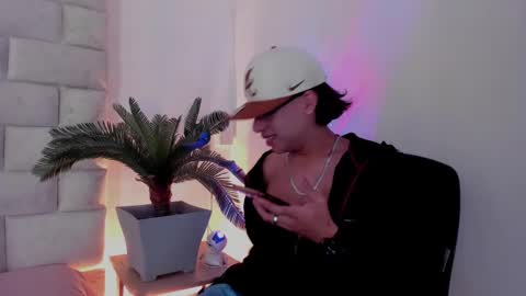 philip_miller_ online show from February 11, 6:44 pm