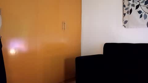 Online at weekends Friday to Sunday online show from February 25, 9:15 pm