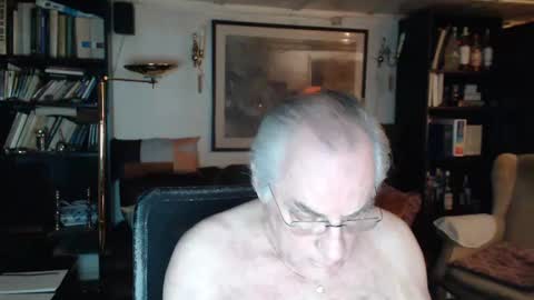 Snapshot of philoumis2 chatting on January 24, 12:42 am Philippe online show from January 24, 12:42 am