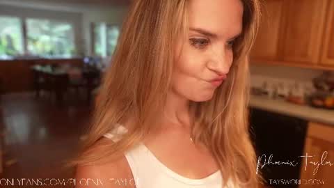 PHOENIX TAYLOR online show from July 1, 1:03 am
