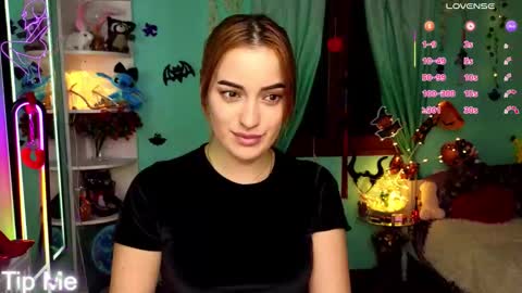 Snapshot of phoenixlunar chatting on October 26, 3:44 pm Selena online show from October 26, 3:44 pm