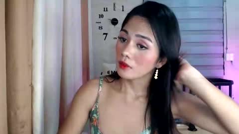 Pia online show from April 18, 7:58 pm