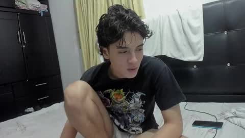 picaszomilos350 online show from January 9, 7:03 am