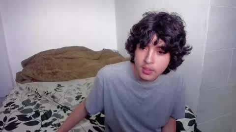 picaszomilos350 online show from November 22, 1:42 pm