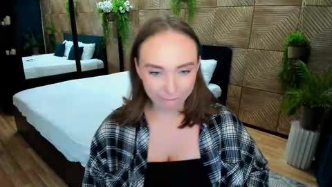 Emelie online show from September 16, 7:39 pm