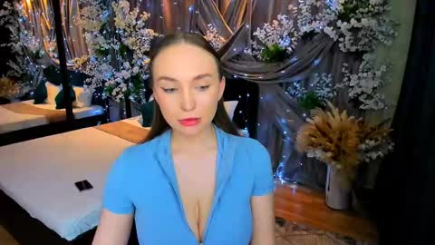 Emelie online show from March 3, 10:20 pm