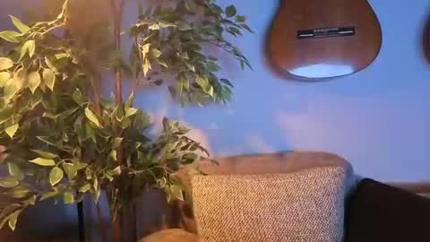 PilloGoddess online show from April 30, 9:36 am