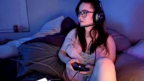 PilloGoddess online show from July 24, 8:55 am