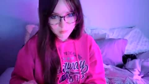 PilloGoddess online show from July 26, 9:29 am