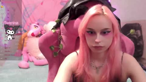 Snapshot of pineapple_dope chatting on February 19, 9:14 pm Nancy online show from February 19, 9:14 pm