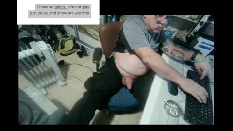 Snapshot of pini_z chatting on December 23, 3:00 pm pini_z online show from December 23, 3:00 pm