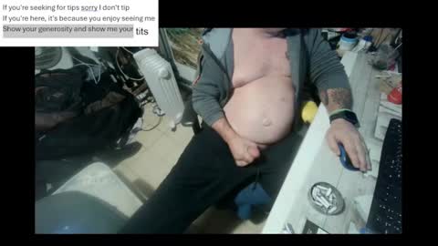 Snapshot of pini_z chatting on January 15, 5:37 pm pini_z online show from January 15, 5:37 pm