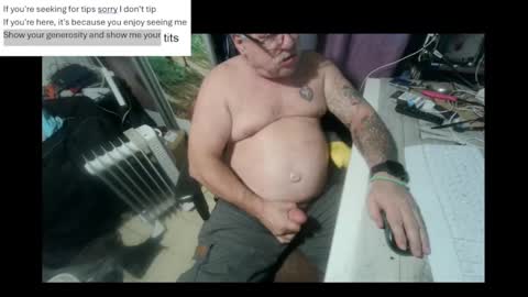 Snapshot of pini_z chatting on February 17, 6:39 pm pini_z online show from February 17, 6:39 pm