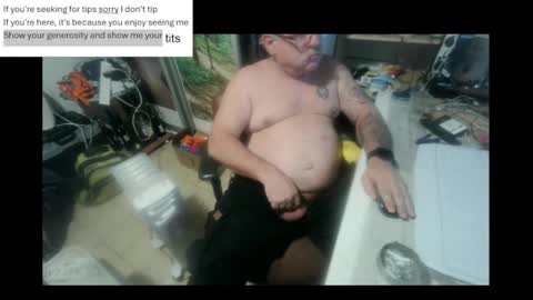 Snapshot of pini_z chatting on February 2, 4:11 pm pini_z online show from February 2, 4:11 pm