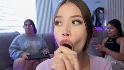 pink_as online show from February 4, 8:24 pm